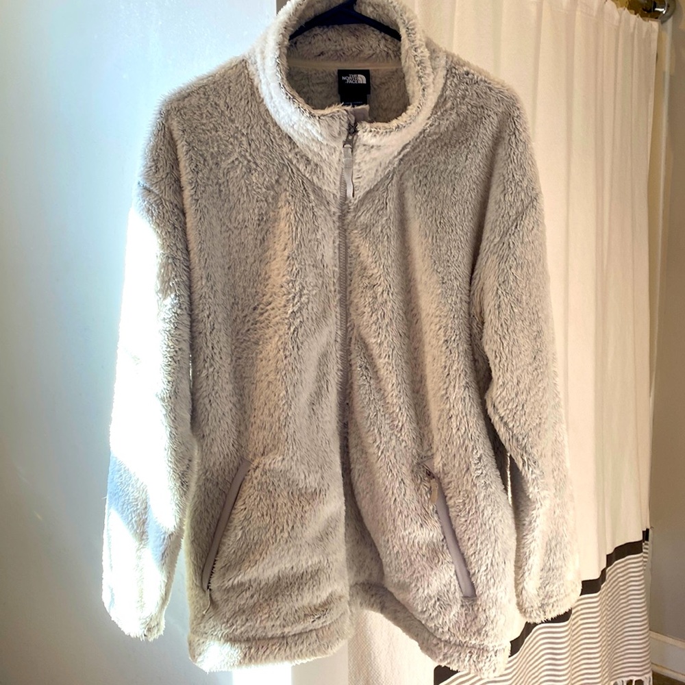 Woman’s The North Face Furry Fleece 2.0